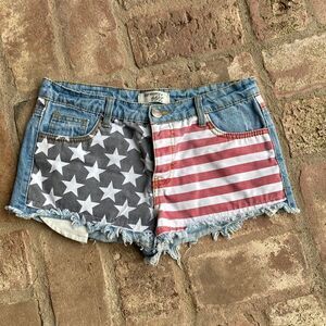 Harmony + Havoc Junior Cutoff Raw Hem Flag Jean Shorts Size 7